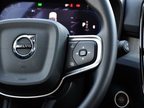 Certified 2025 Volvo XC40 B5 Plus image 21