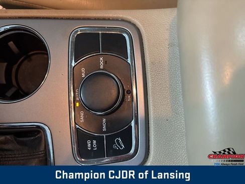 Used 2020 Jeep Grand Cherokee Limited w/ Luxury Group II image 31