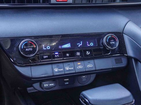 Used 2025 Hyundai Elantra Sport FWD image 21