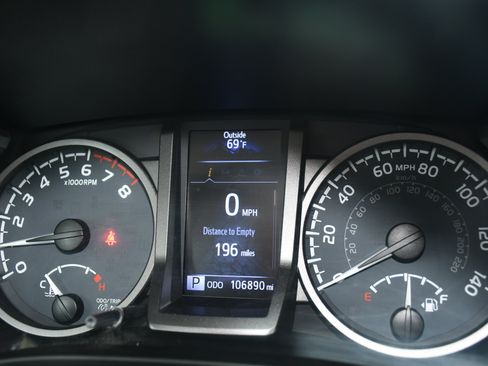 Used 2020 Toyota Tacoma TRD Off-Road image 11