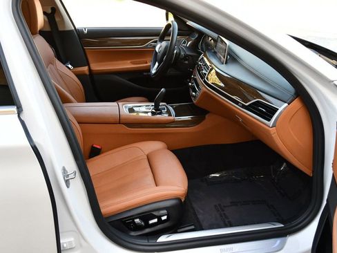 Used 2018 BMW 740i RWD image 42