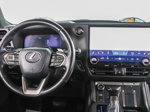 Used 2026 Lexus GX 550 w/ Accessory Package (2T) AWD/4WD image 18