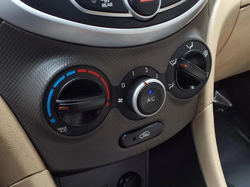 Used 2013 Hyundai Accent GLS FWD image 9