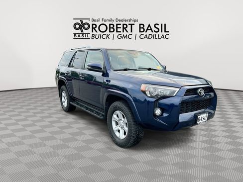 Used 2018 Toyota 4Runner SR5 Premium AWD/4WD image 2