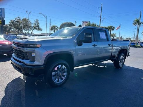 Used 2024 Chevrolet Silverado 2500 Custom w/ Custom Value Package image 3