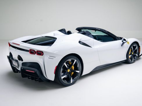 Used 2024 Ferrari SF90 Spider image 5