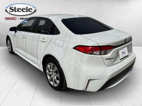 Used 2021 Toyota Corolla LE FWD image 3