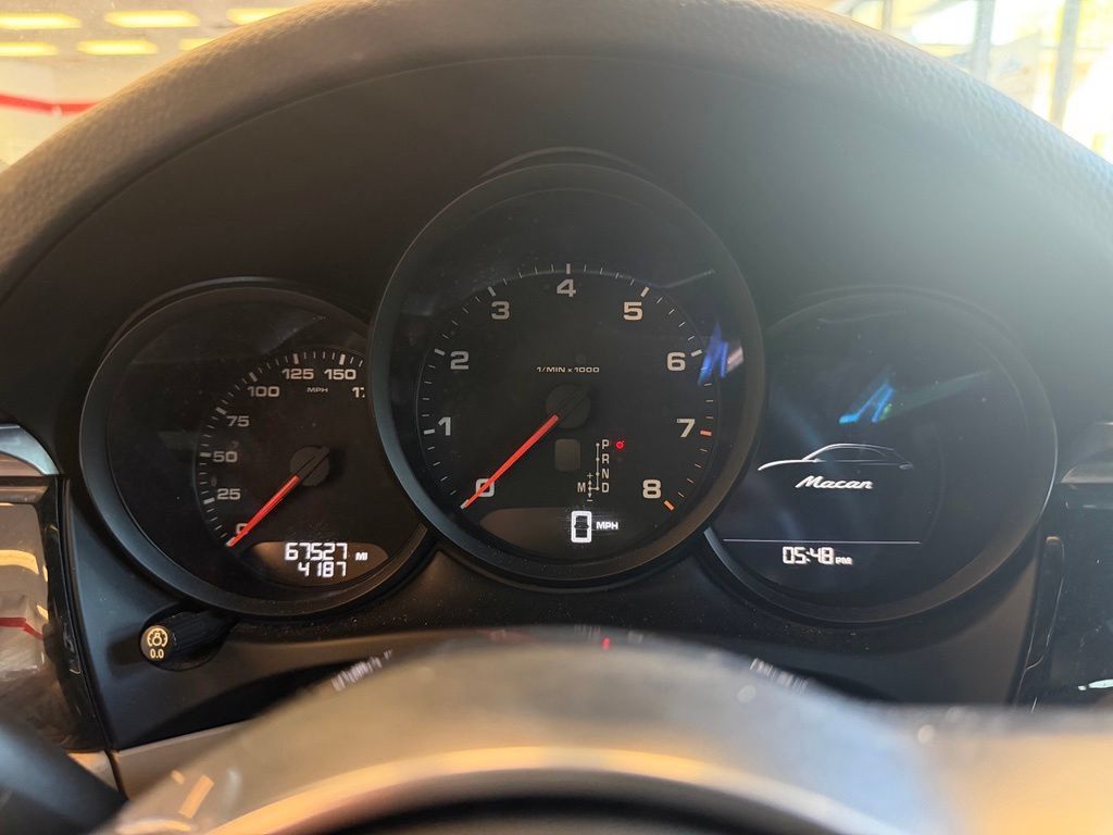 Used 2018 Porsche Macan Sport Edition AWD/4WD image 13