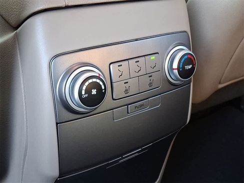 Used 2012 Hyundai Veracruz Limited image 25