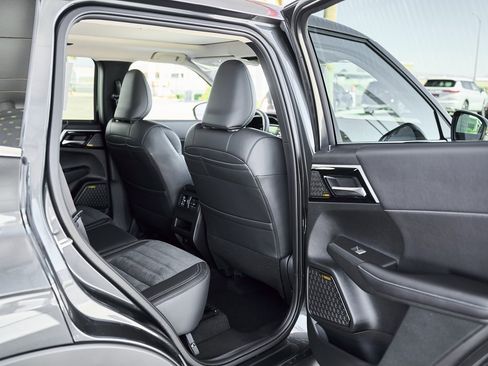 New 2026 Mitsubishi Outlander SE image 15