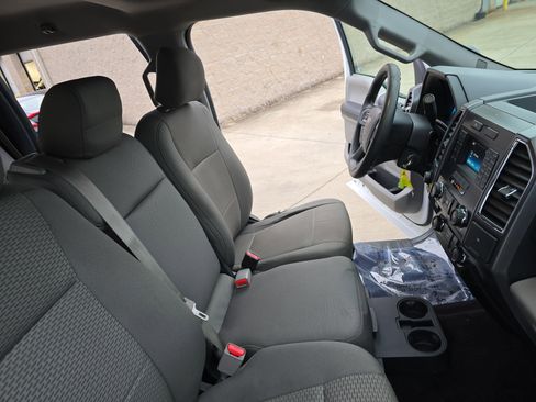 Used 2016 Ford F150 XLT image 12