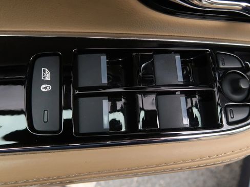 Used 2019 Jaguar XJ R-Sport RWD image 28