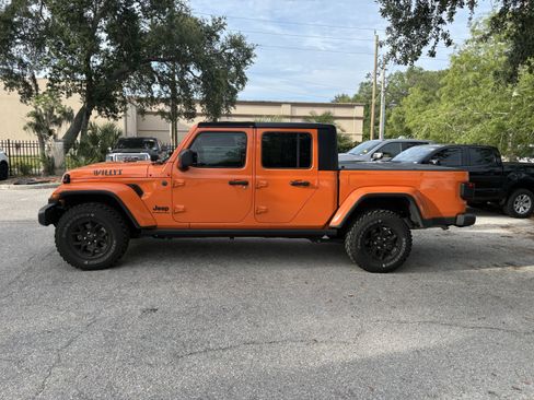 Used 2025 Jeep Gladiator Sport AWD/4WD image 4