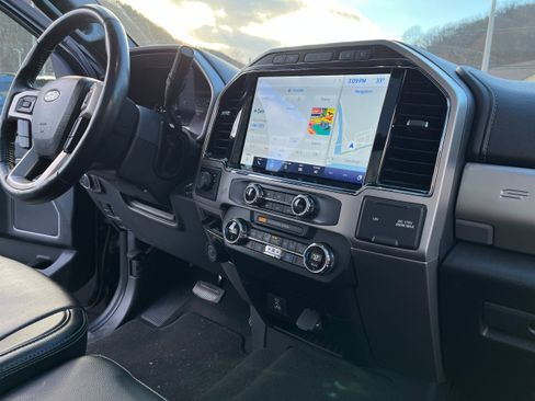 Certified 2022 Ford F250 Lariat w/ Black Appearance Package image 17