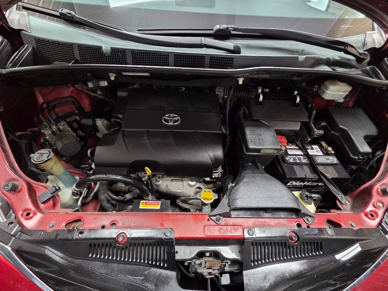 Used 2014 Toyota Sienna LE FWD image 31