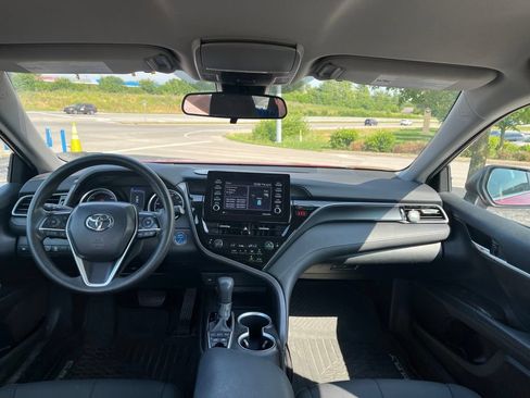 Used 2021 Toyota Camry LE FWD image 5