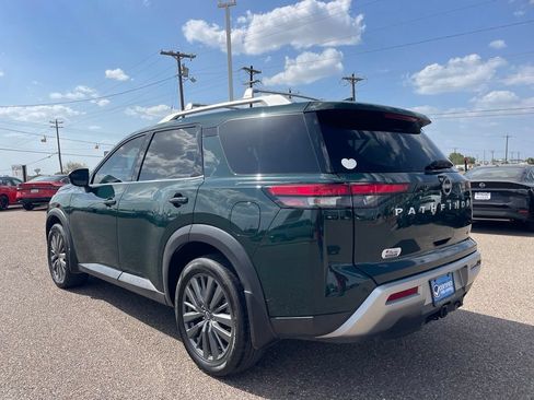 Certified 2024 Nissan Pathfinder SL w/ SL Premium Package FWD image 5