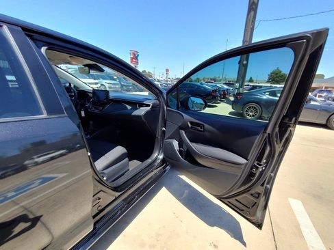 Used 2022 Toyota Corolla LE FWD image 36