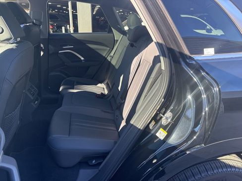 Used 2025 Audi Q5 Premium w/ Convenience Package image 14