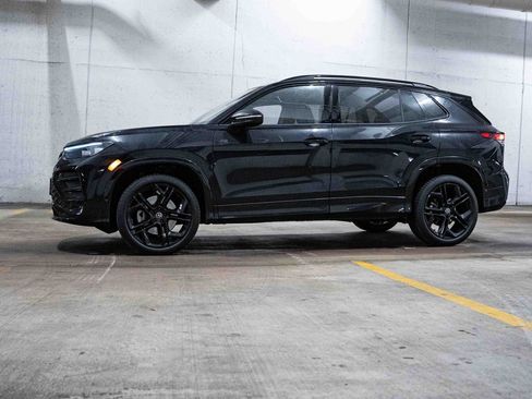 New 2026 Volkswagen Tiguan SE R-Line image 3