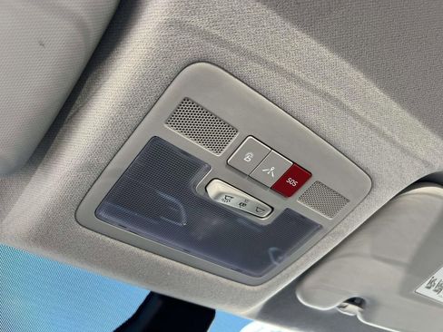 Used 2024 Hyundai Venue Limited image 40