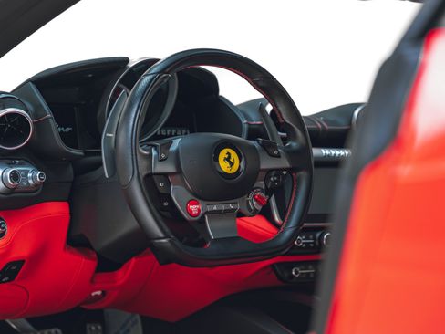 Used 2019 Ferrari Portofino RWD image 30