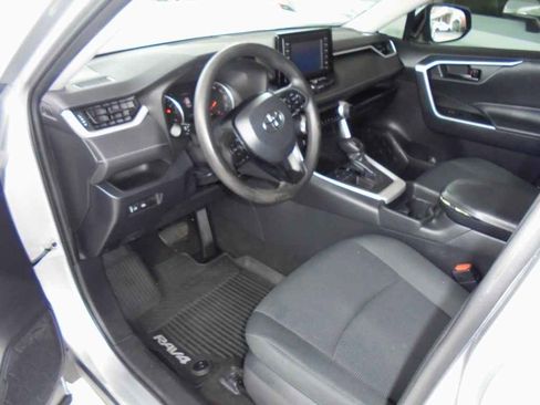 Used 2019 Toyota RAV4 LE image 7