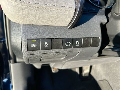 Used 2019 Toyota Camry SE FWD image 14