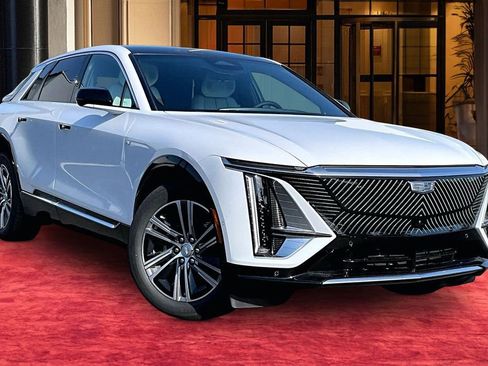 New 2026 Cadillac Lyriq Premium Luxury w/ LPO, Floor Liner Package AWD/4WD image 2