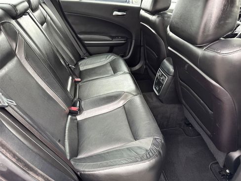 Used 2019 Dodge Charger SXT w/ Leather Interior Group image 18