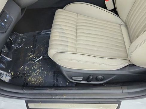 Used 2023 Genesis G70 2.0T w/ Sport Prestige Package image 34