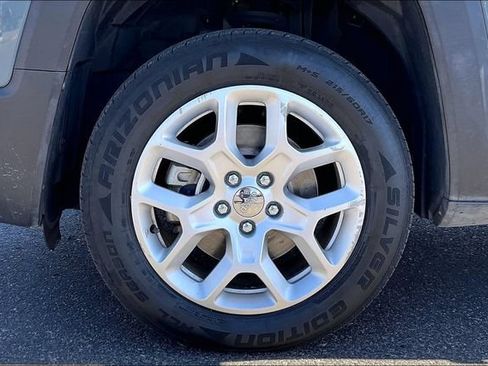 Used 2018 Jeep Renegade Latitude w/ Trailer Tow Group AWD/4WD image 8