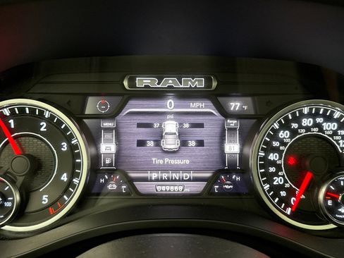 Used 2022 RAM 1500 Laramie AWD/4WD image 13
