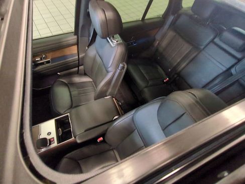 Used 2025 Land Rover Range Rover SE image 10