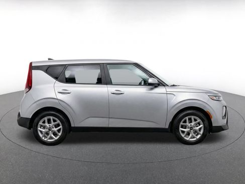 Used 2025 Kia Soul LX w/ LX Technology Package FWD image 14
