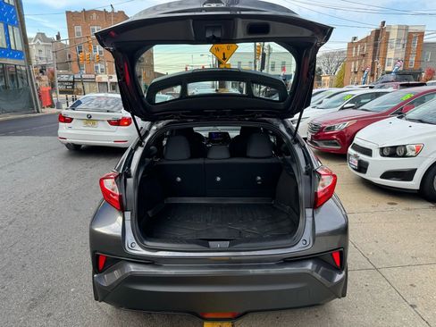 Used 2018 Toyota C-HR XLE image 8