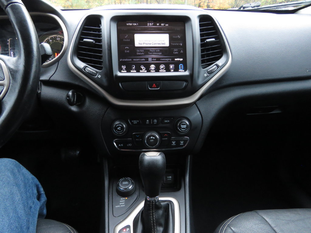 Used 2016 Jeep Cherokee Latitude AWD/4WD image 27