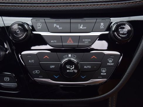 New 2026 Chrysler Pacifica Pinnacle AWD/4WD image 23