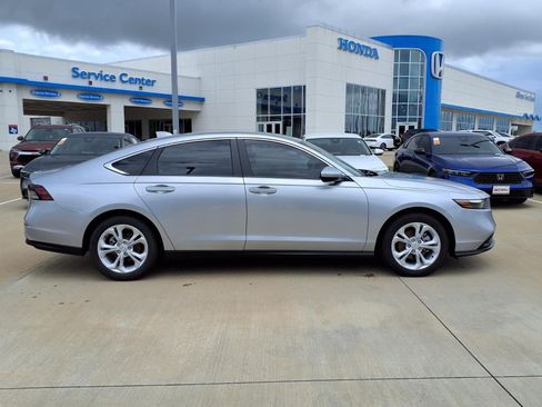 Used 2025 Honda Accord LX image 8