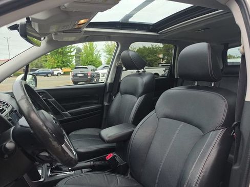 Used 2018 Subaru Forester 2.5i Touring AWD/4WD image 9