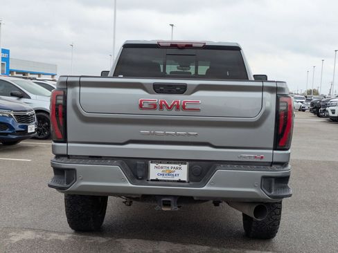 Used 2025 GMC Sierra 2500 AT4 w/ AT4 Premium Plus Package image 4