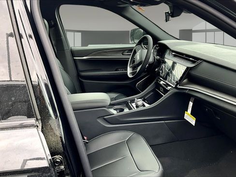 New 2026 Jeep Grand Cherokee Limited w/ Limited Altitude Package AWD/4WD image 24