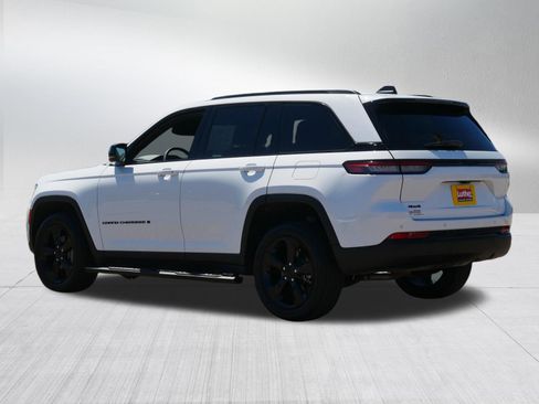 Used 2023 Jeep Grand Cherokee Altitude AWD/4WD image 5