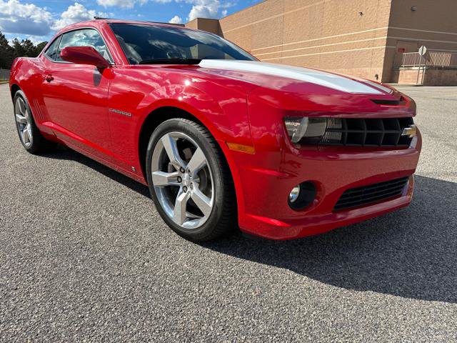 Used 2010 Chevrolet Camaro SS w/ White Stripe Package RWD image 3