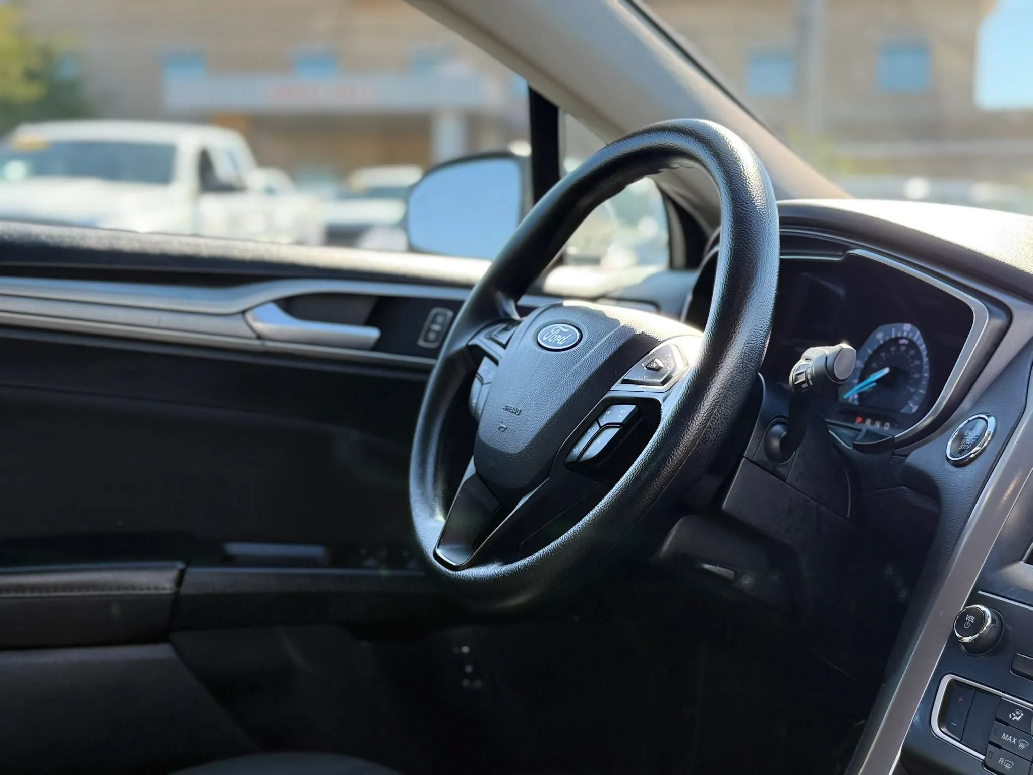 Used 2020 Ford Fusion SE FWD image 31