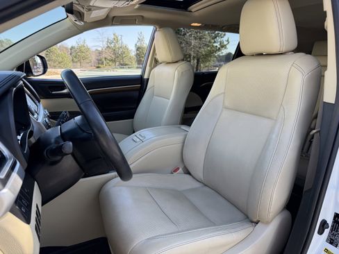 Used 2019 Toyota Highlander Limited image 37