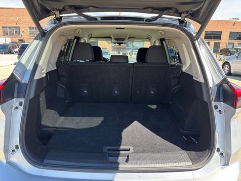 Used 2025 Nissan Rogue SV AWD/4WD image 33