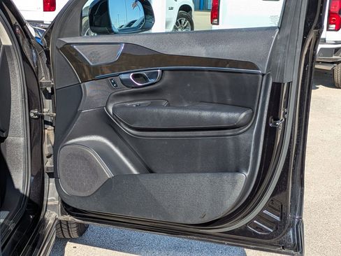 Used 2018 Volvo XC90 T6 Momentum w/ Convenience Package image 28