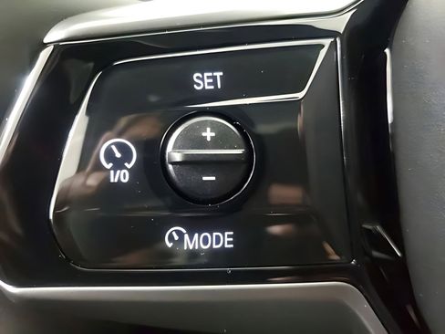 Used 2025 BMW 530i w/ Premium Package image 11