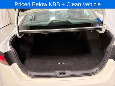 Used 2024 Nissan Altima 2.5 SR FWD image 15